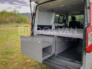 Mueble cama Camper Ford Custom. Bimbos Van. Taller camperización