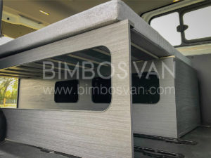 Mueble cama Camper Ford Custom. Bimbos Van. Taller camperización