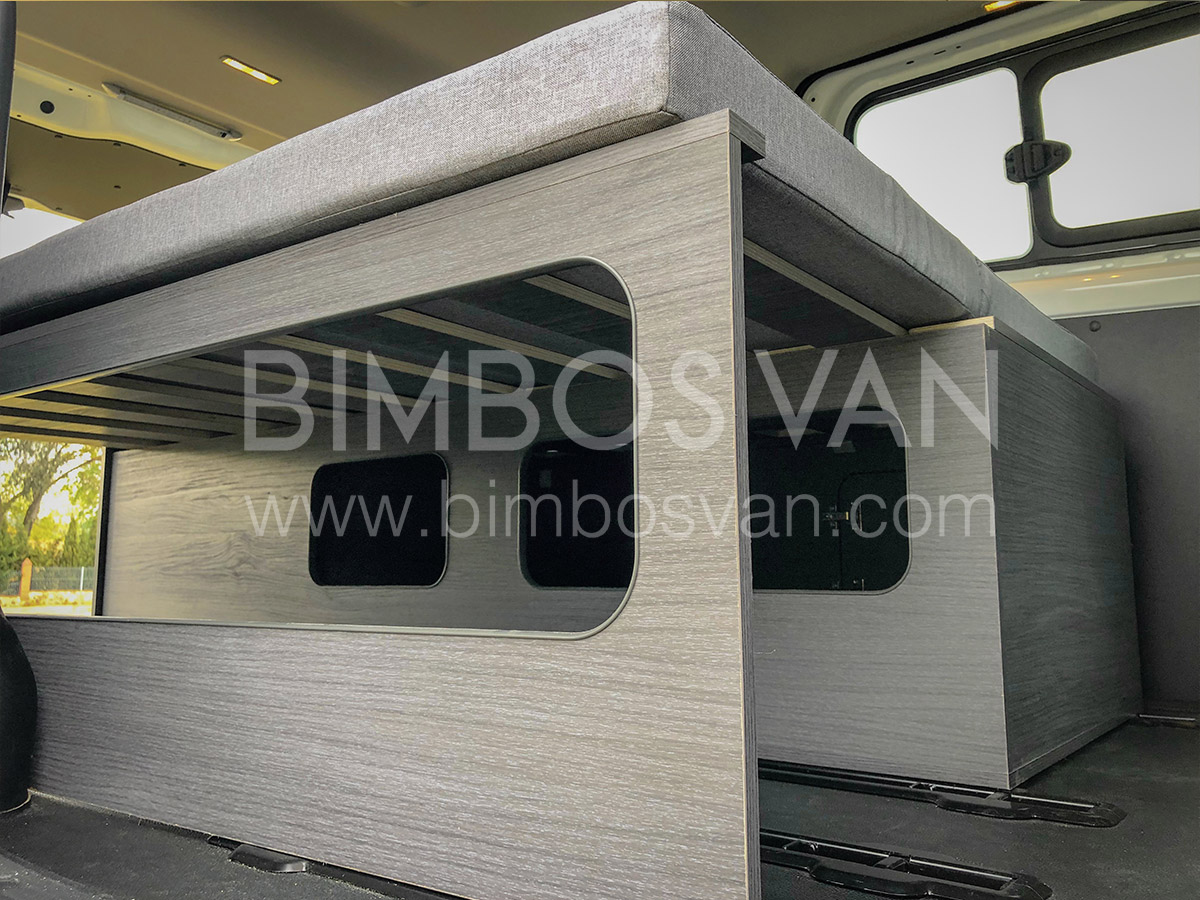 Mueble cama Camper Ford Custom. Bimbos Van. Taller camperización