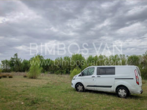 Mueble cama Camper Ford Custom. Bimbos Van. Taller camperización