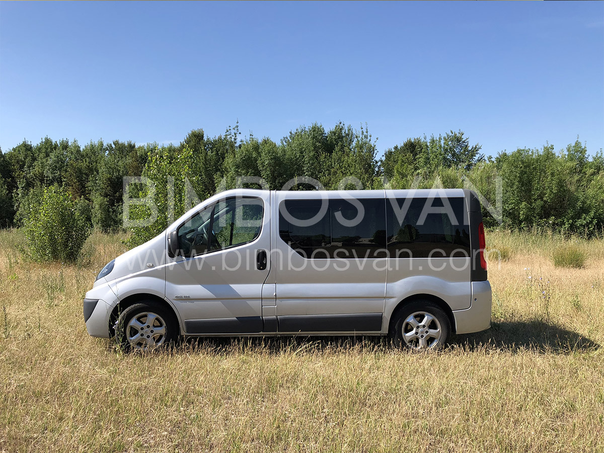 Mueble camper cama para Renault Trafic. Bimbos Van taller camperización