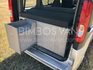 Mueble camper cama para Renault Trafic. Bimbos Van taller camperización