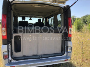 Mueble camper cama para Renault Trafic. Bimbos Van taller camperización