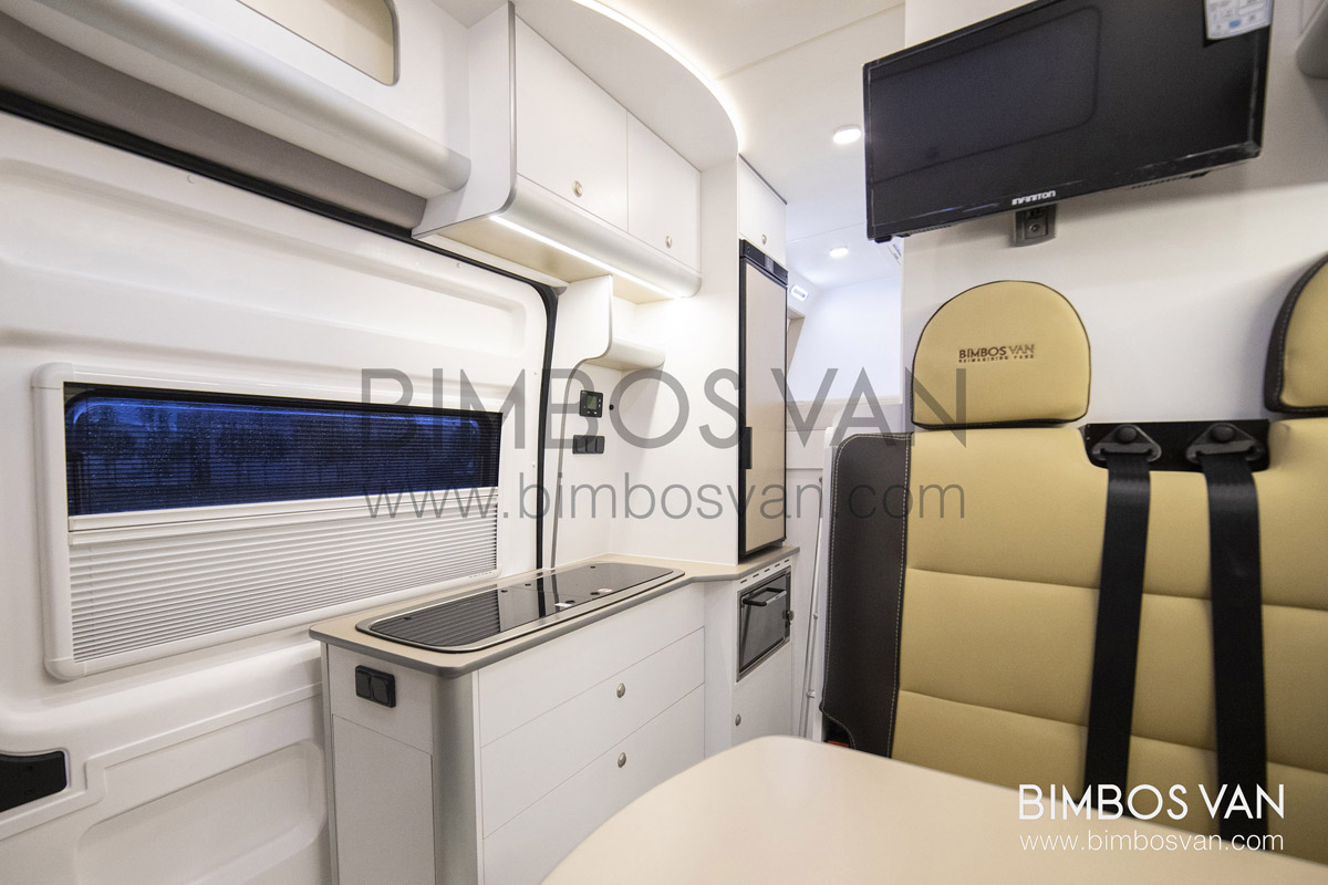 Ducato H3 L4 Camper con garaje para paramotor y bicicletas. Bimbos Van equipación de furgonetas