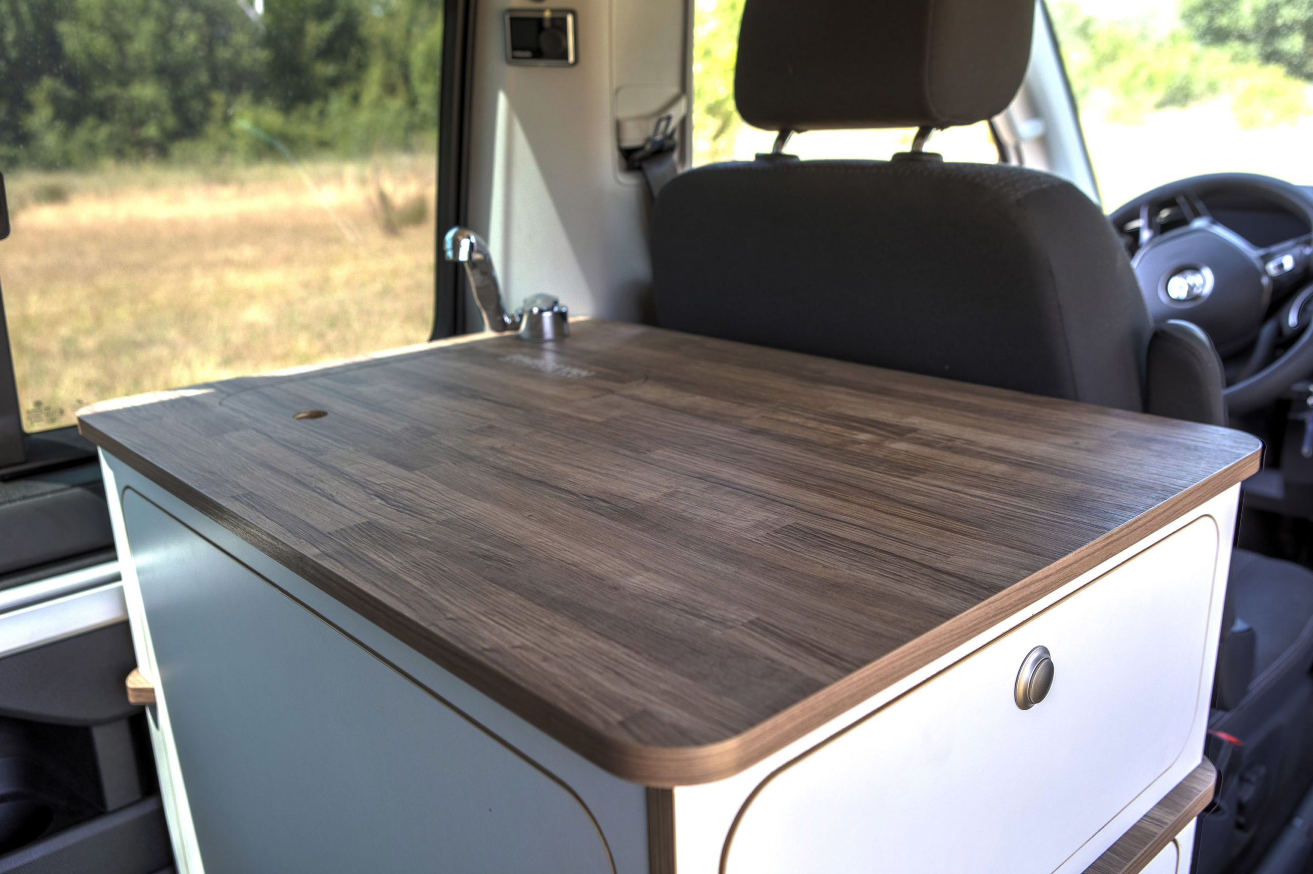 Mueble VW cocina para nevera, mesa y fogón. Bimbos Van
