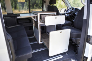 Mueble VW cocina para nevera, mesa y fogón. Bimbos Van
