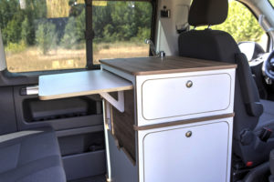 Mueble VW cocina para nevera, mesa y fogón. Bimbos Van