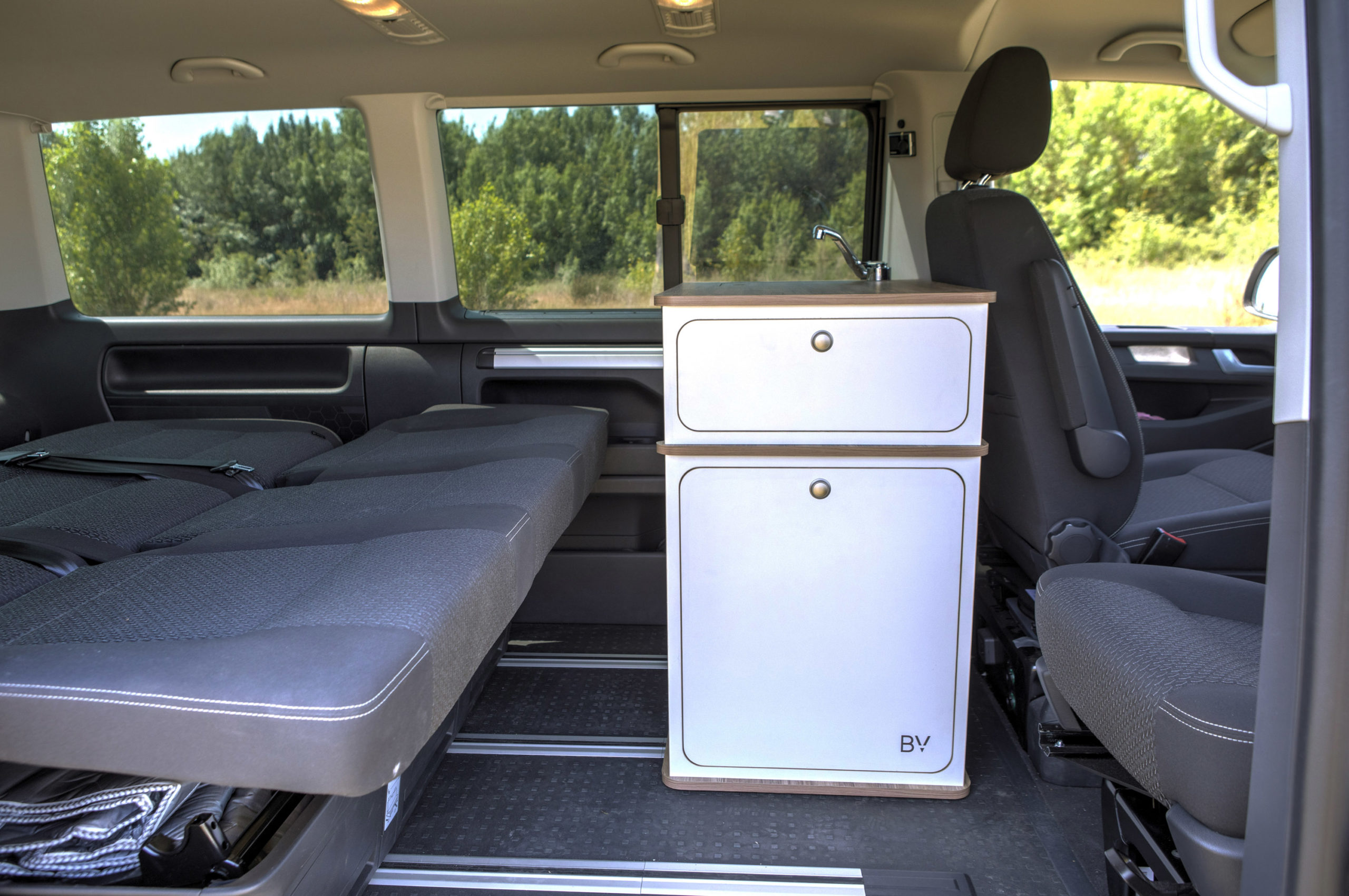 Mueble VW cocina para nevera, mesa y fogón. Bimbos Van