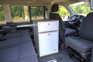 Mueble VW cocina para nevera, mesa y fogón. Bimbos Van