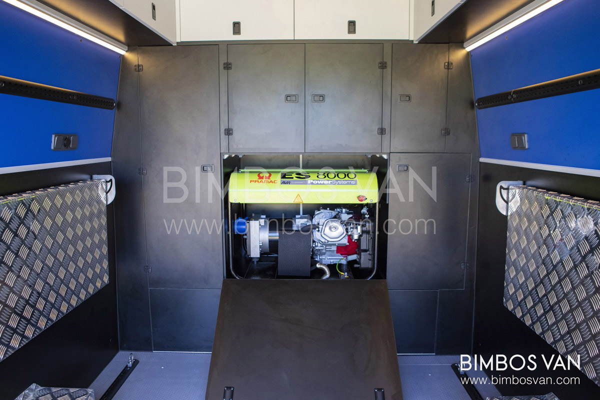 Mercedes Sprinter Moto GP Maverick Viñales