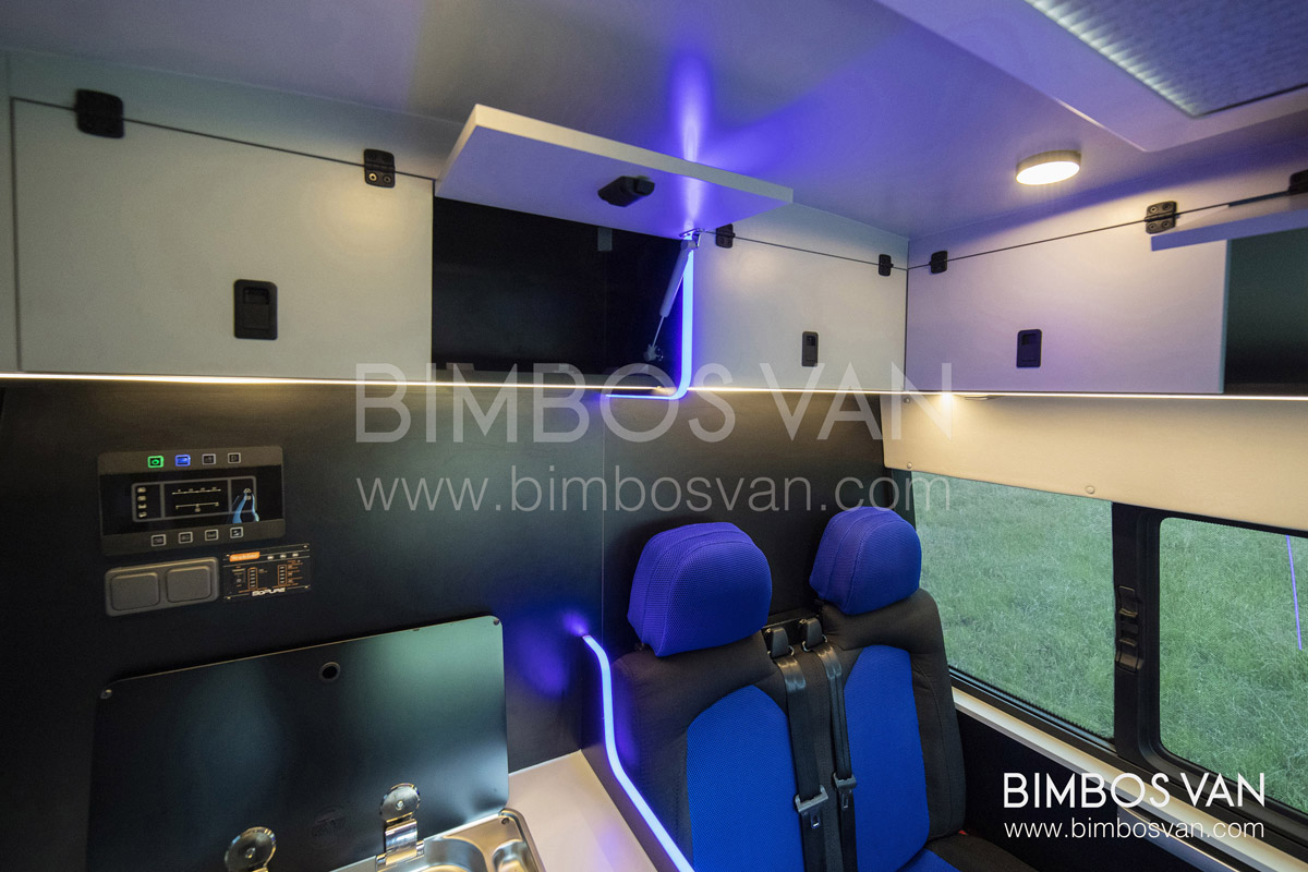 Mercedes Sprinter Moto GP Maverick Viñales