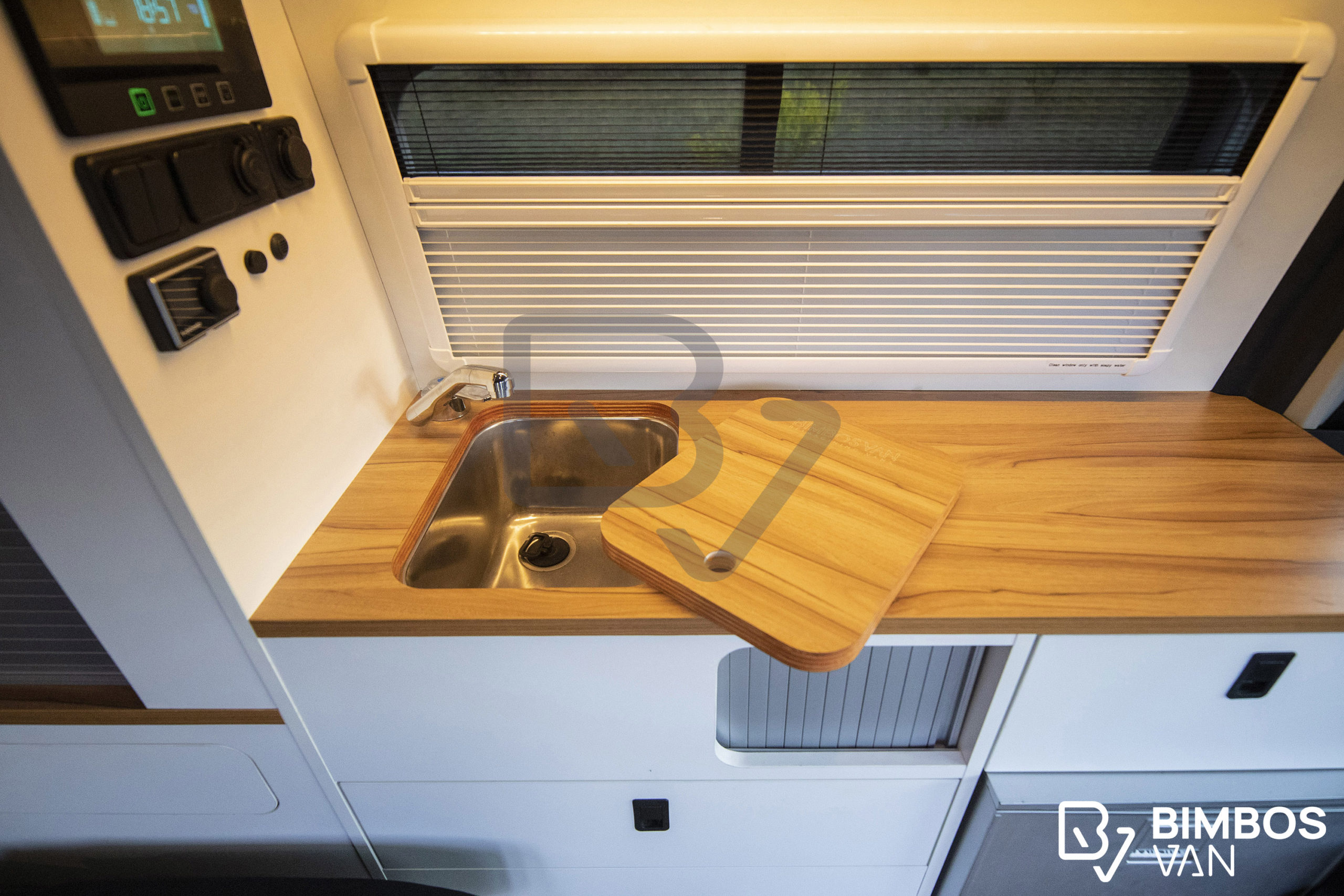 Ford Custom Camper H1 L2 by Bimbos Van