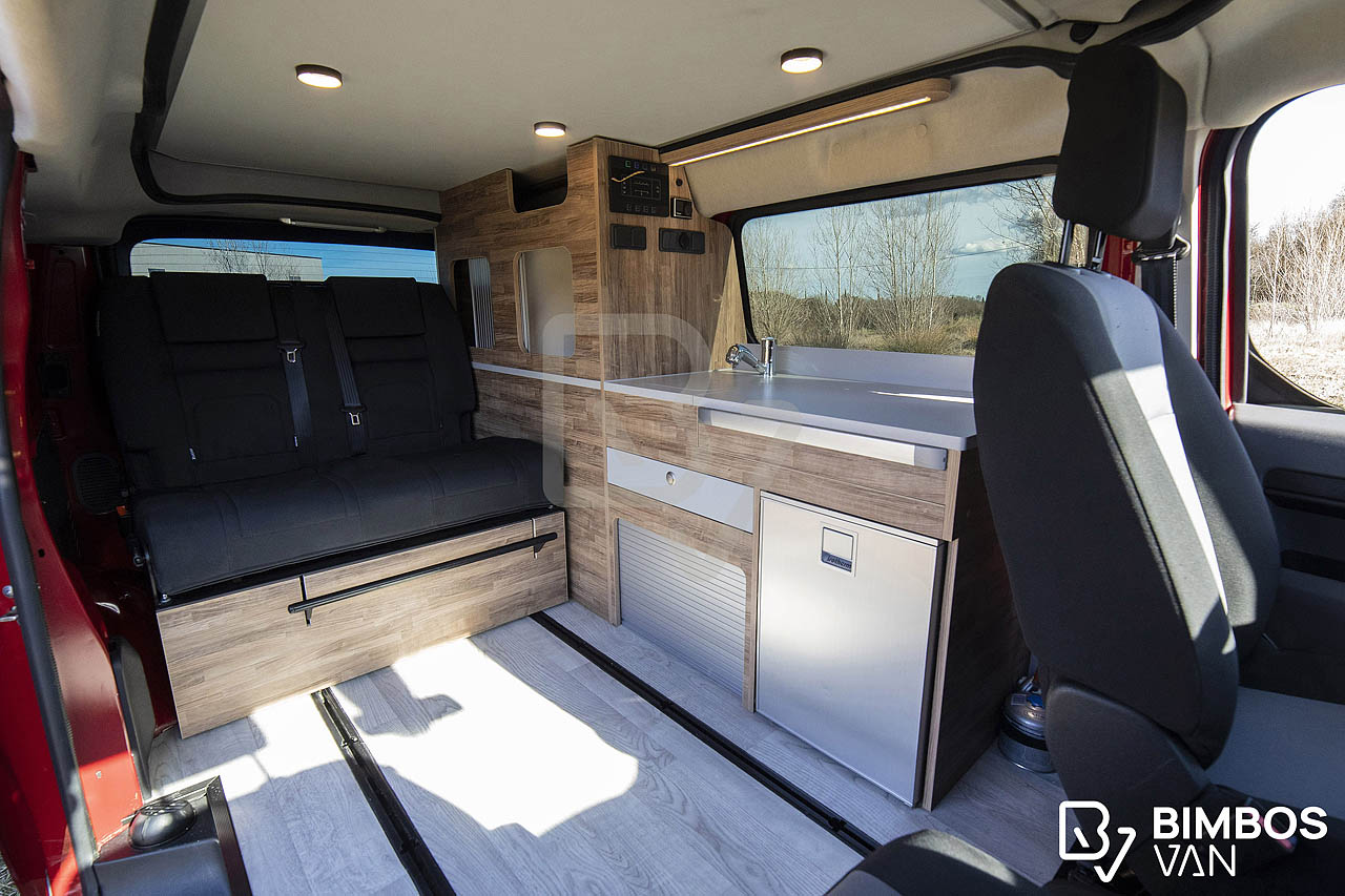 Opel Vivaro Red. Bimbos Van.