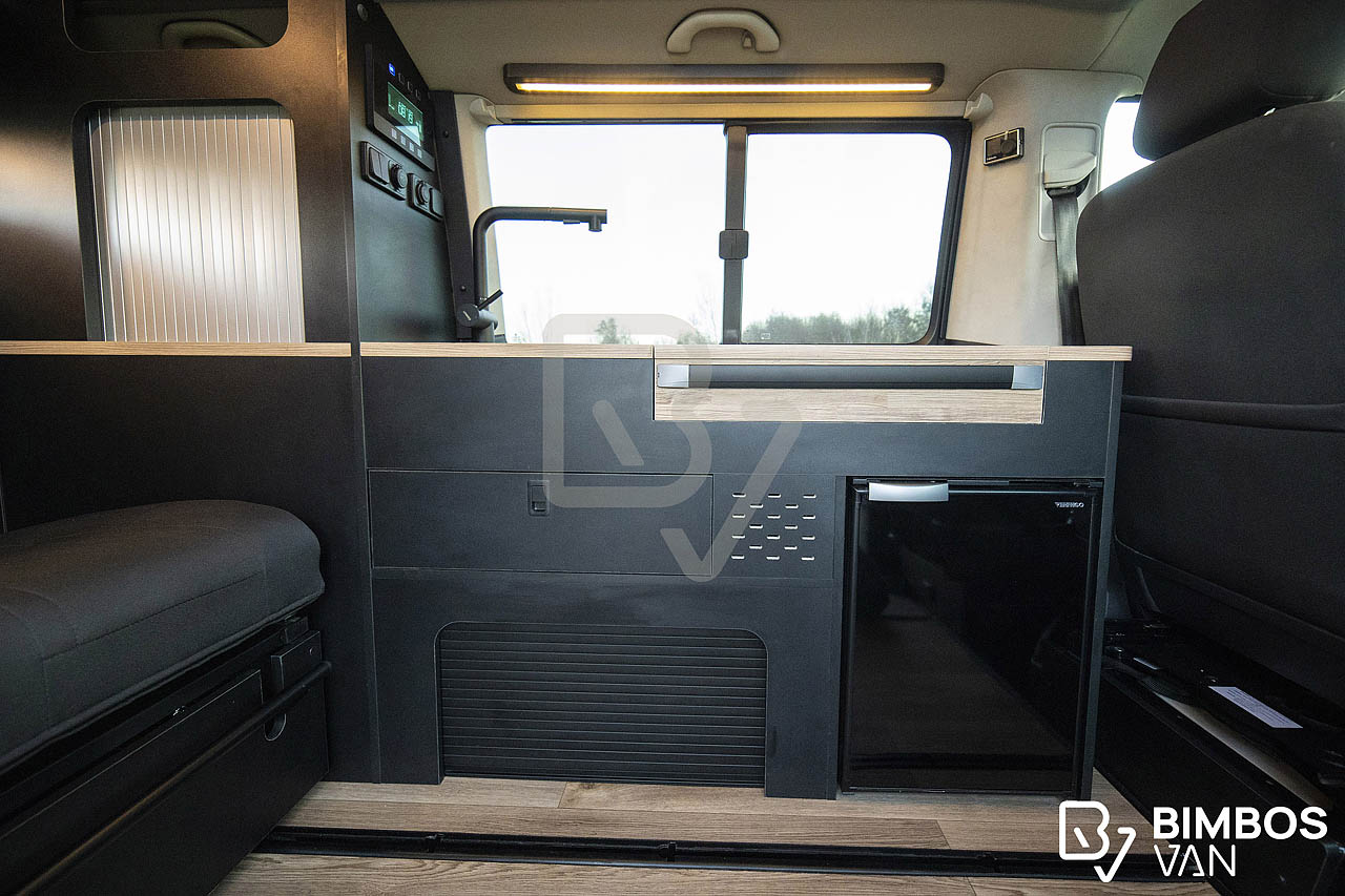 VW_T6_Black_edition_09